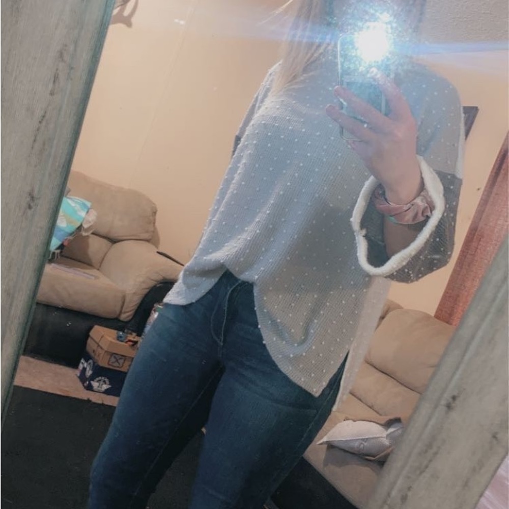 This is a grey/white sweater, it is very comfy and warm. Pairs good with jeans.